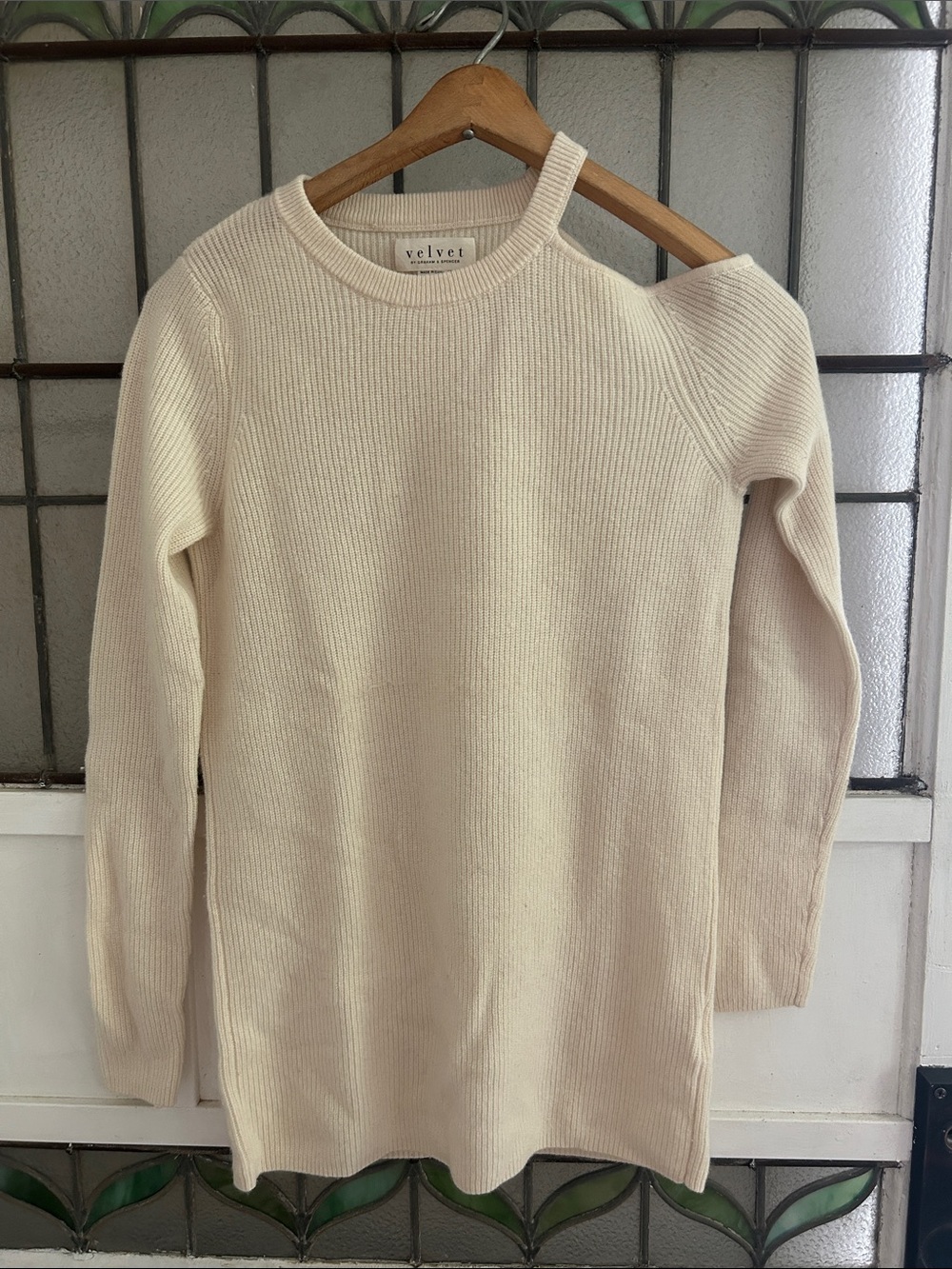 Velvet by Graham and Spencer cream  open shoulder 100% cashmere Women's Sweater